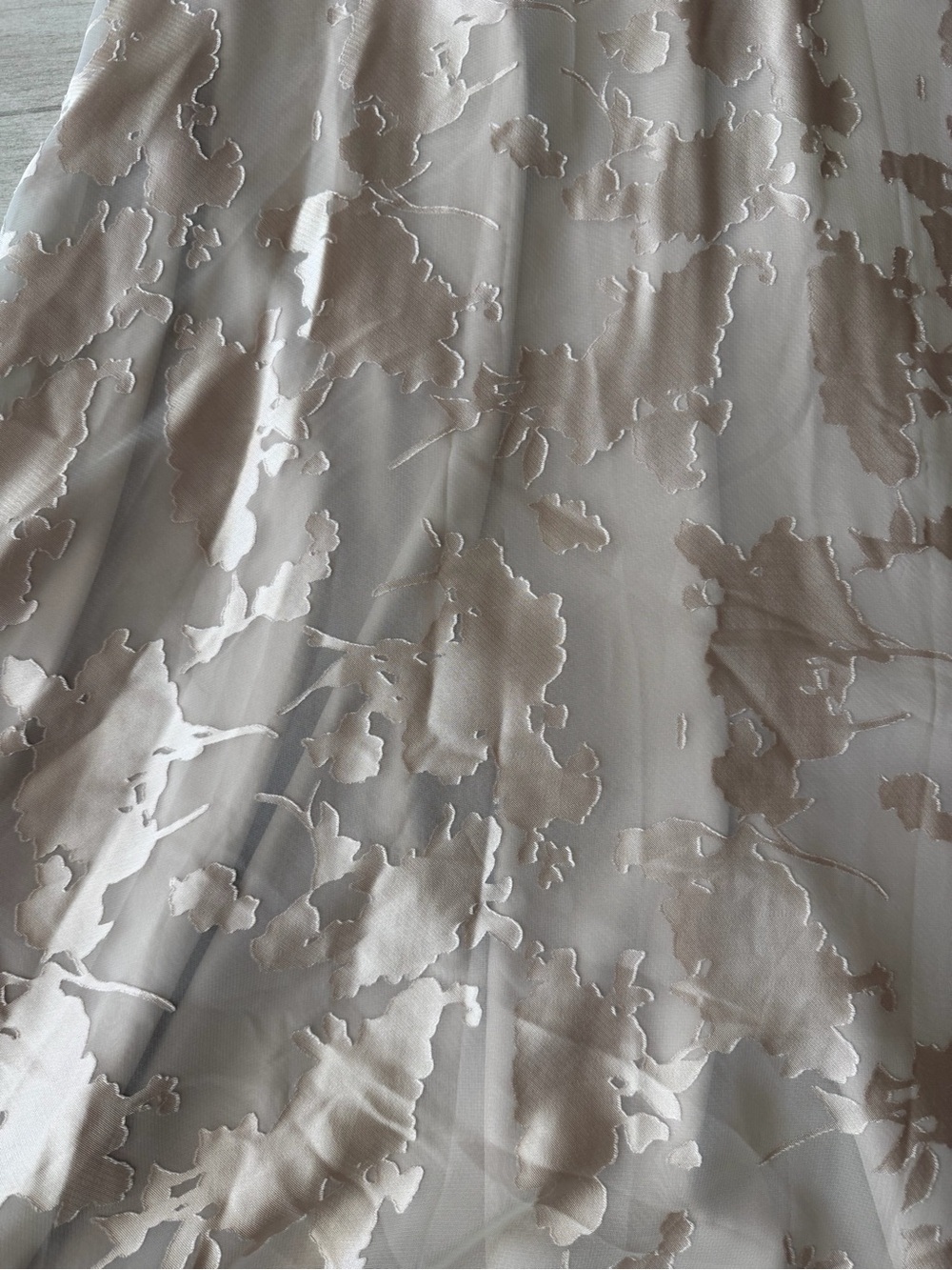 Tahari Arthur S. Levine Champagne Floral Satin Gown – Size 8 - Picture 7 of 13